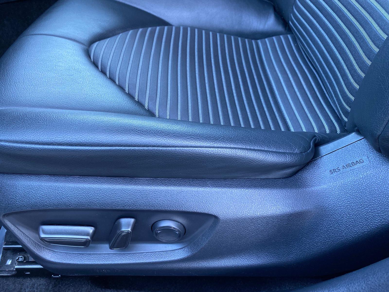 Vehicle image 19 of 24