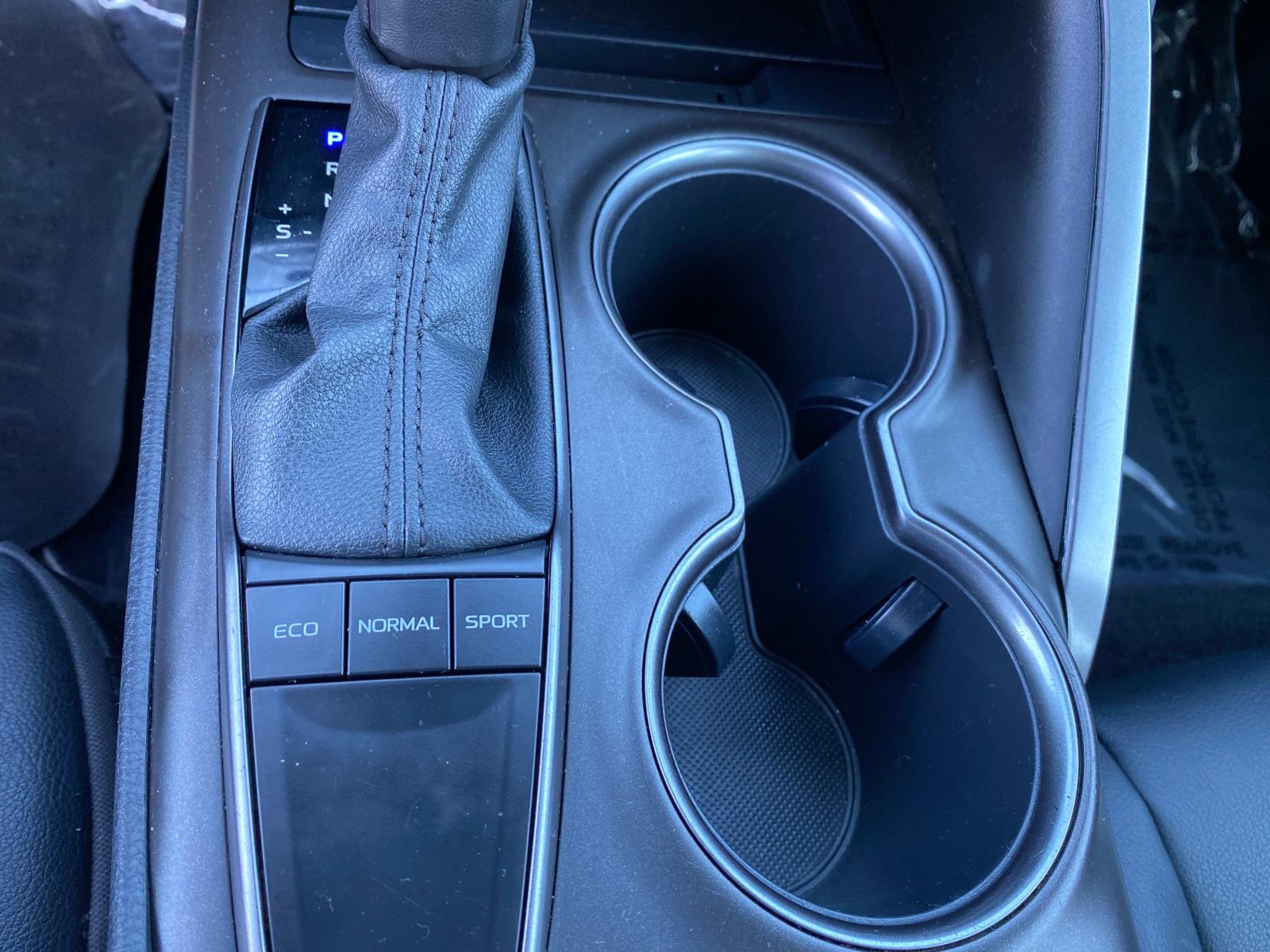 Vehicle image 13 of 24