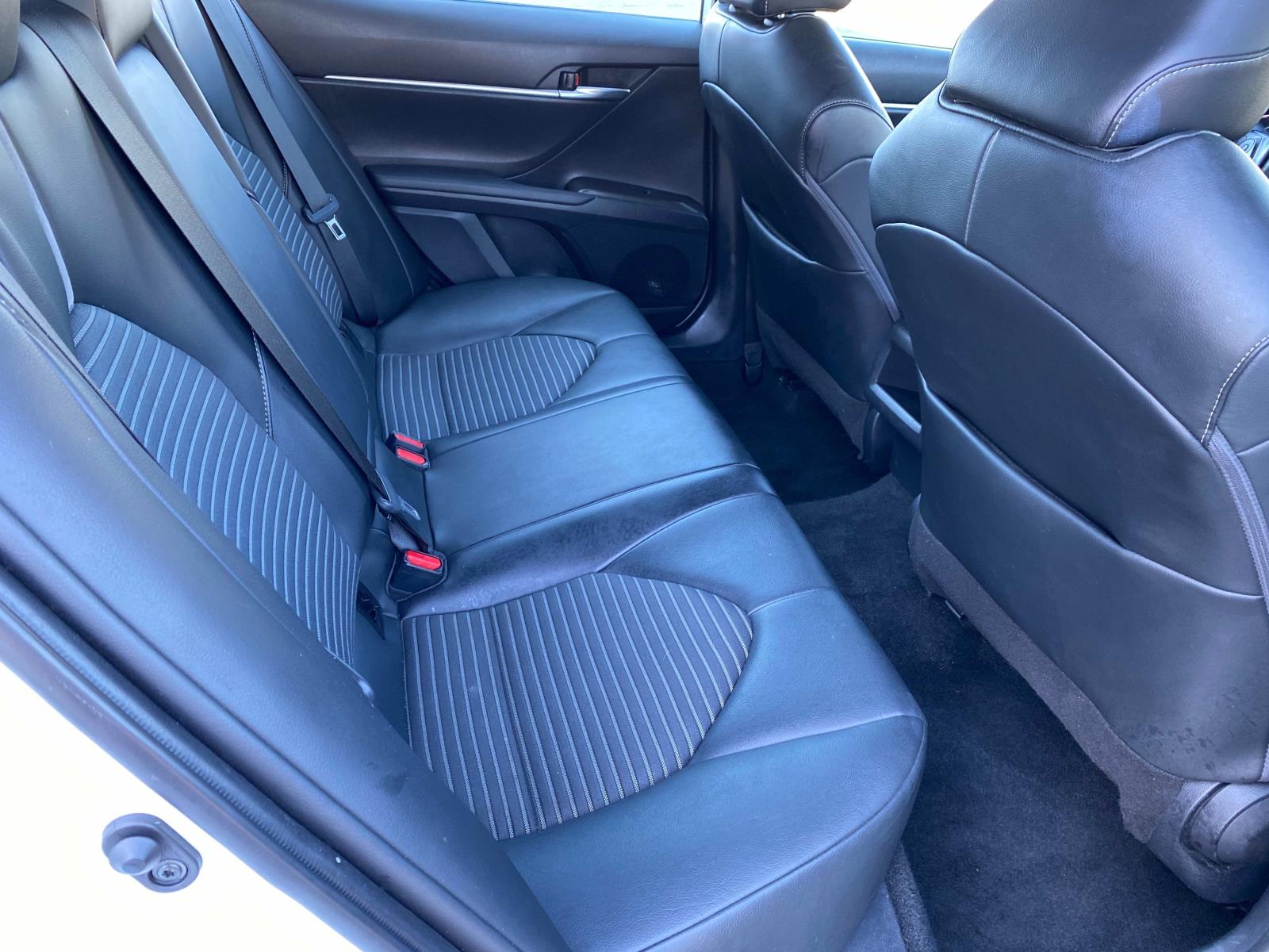 Vehicle image 21 of 24