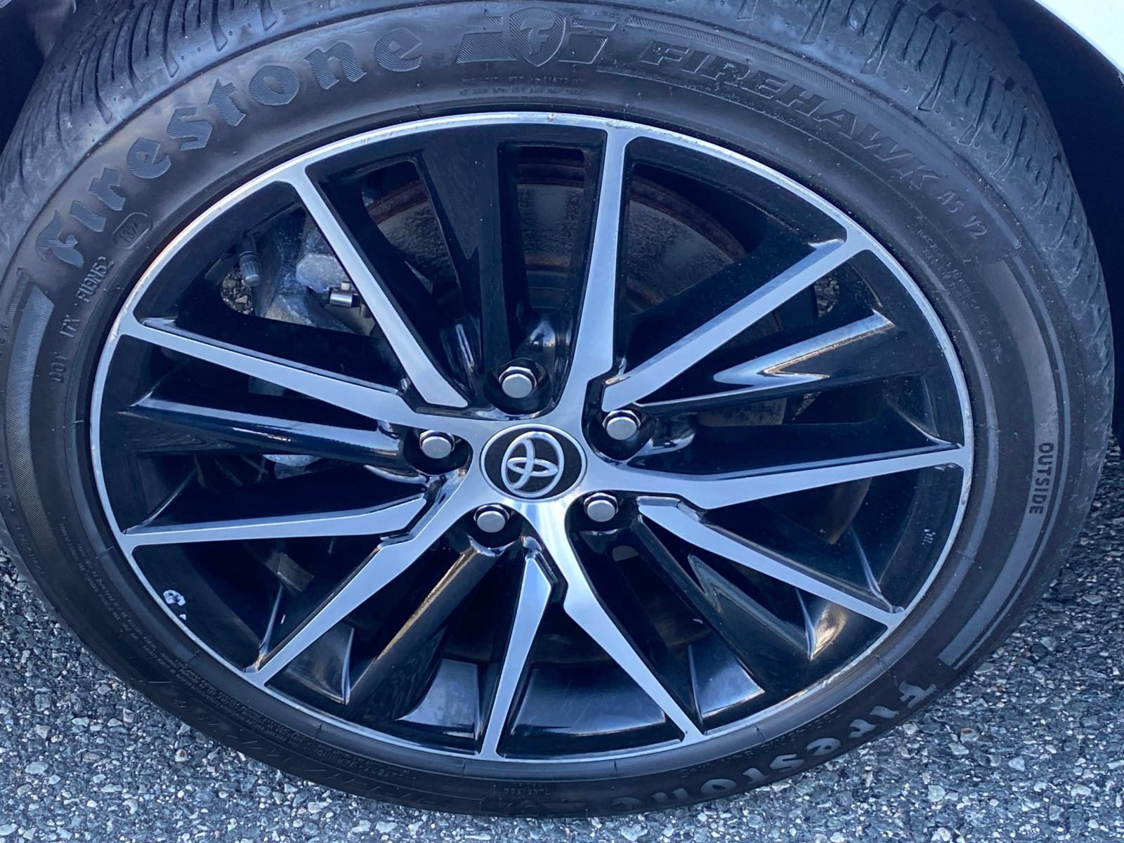 Vehicle image 22 of 24