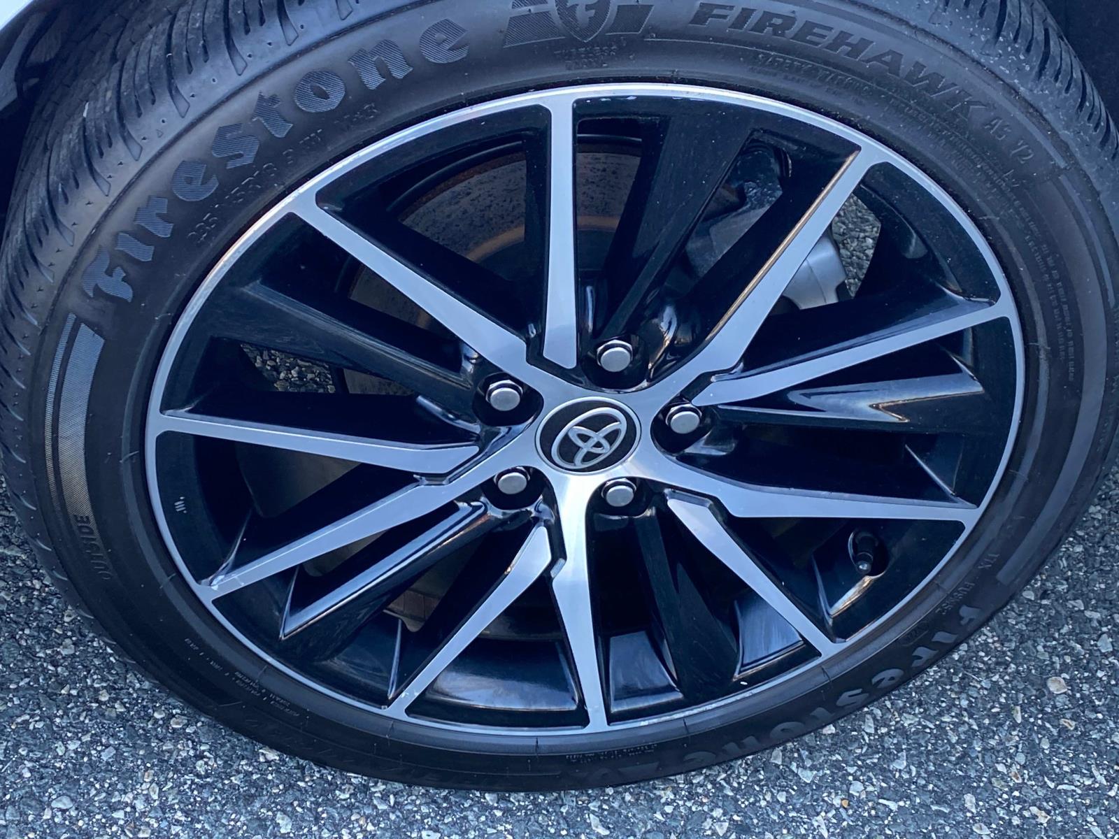 Vehicle image 23 of 24