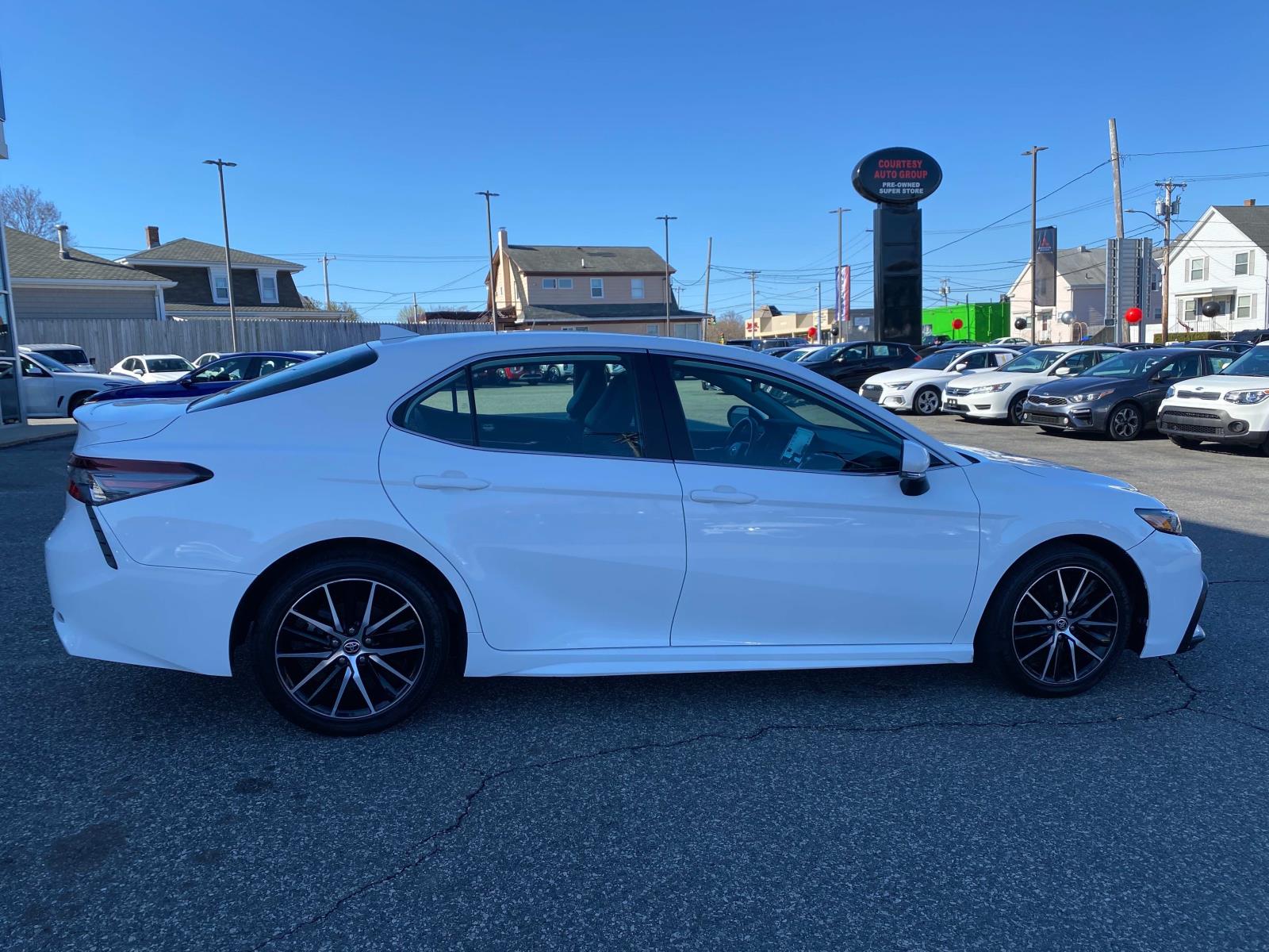 Vehicle image 4 of 24