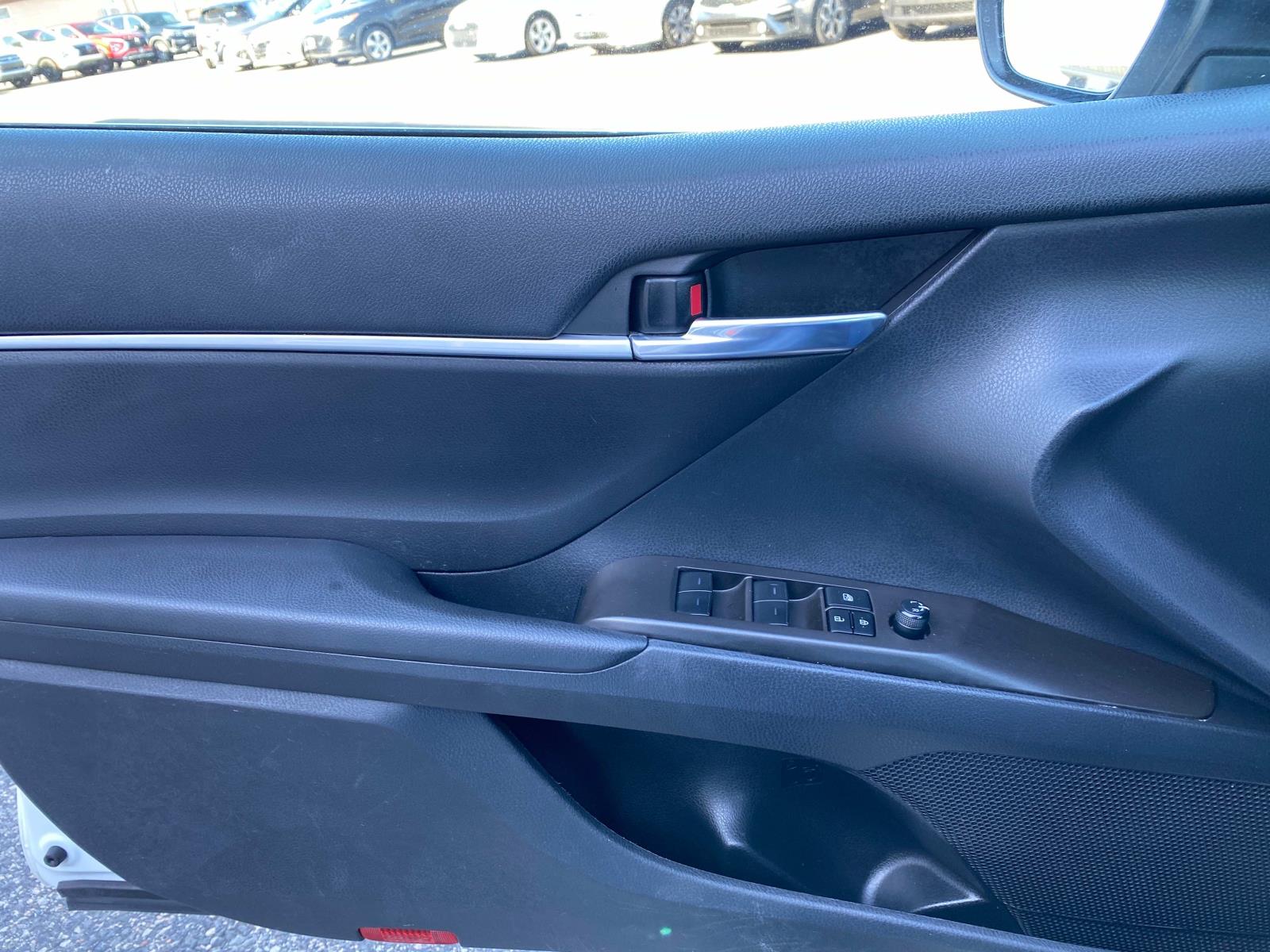 Vehicle image 18 of 24