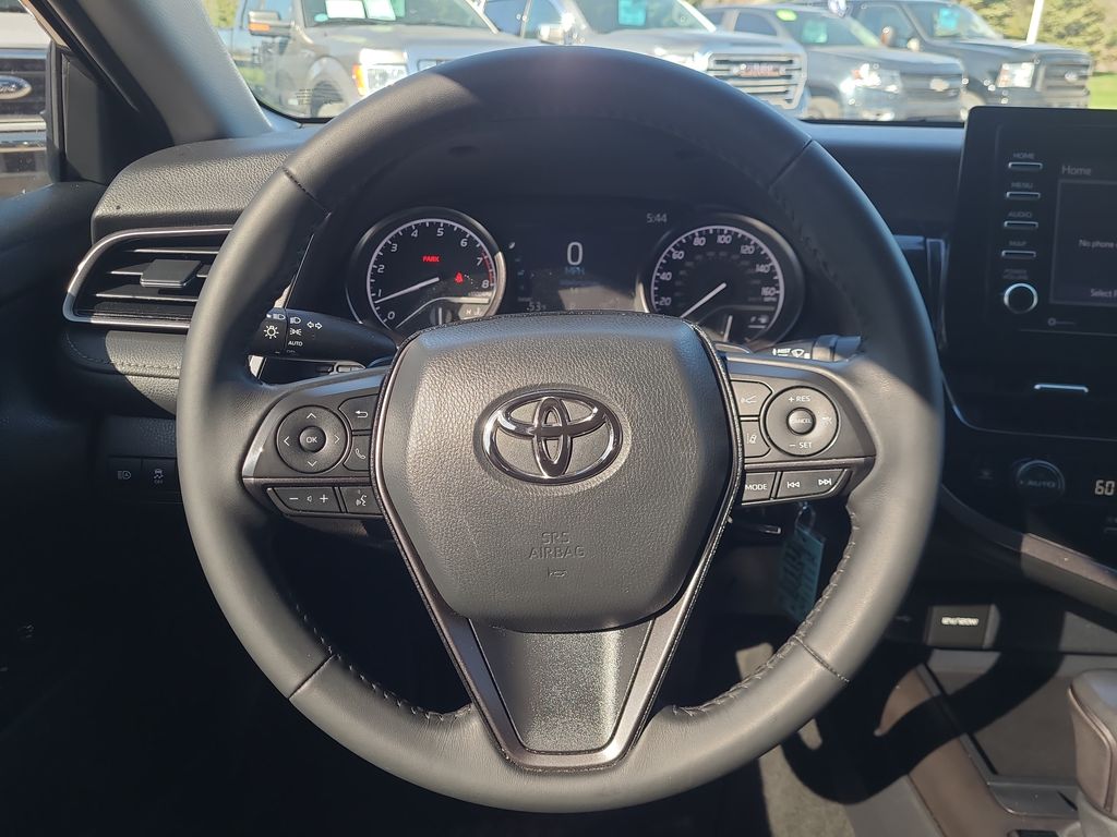 Vehicle image 14 of 27