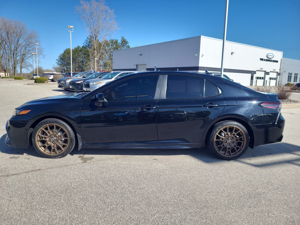 Vehicle image 8 of 27