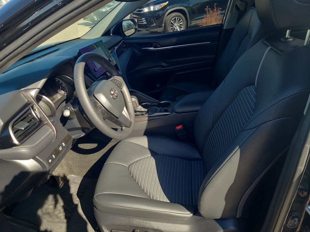 Vehicle image 9 of 27