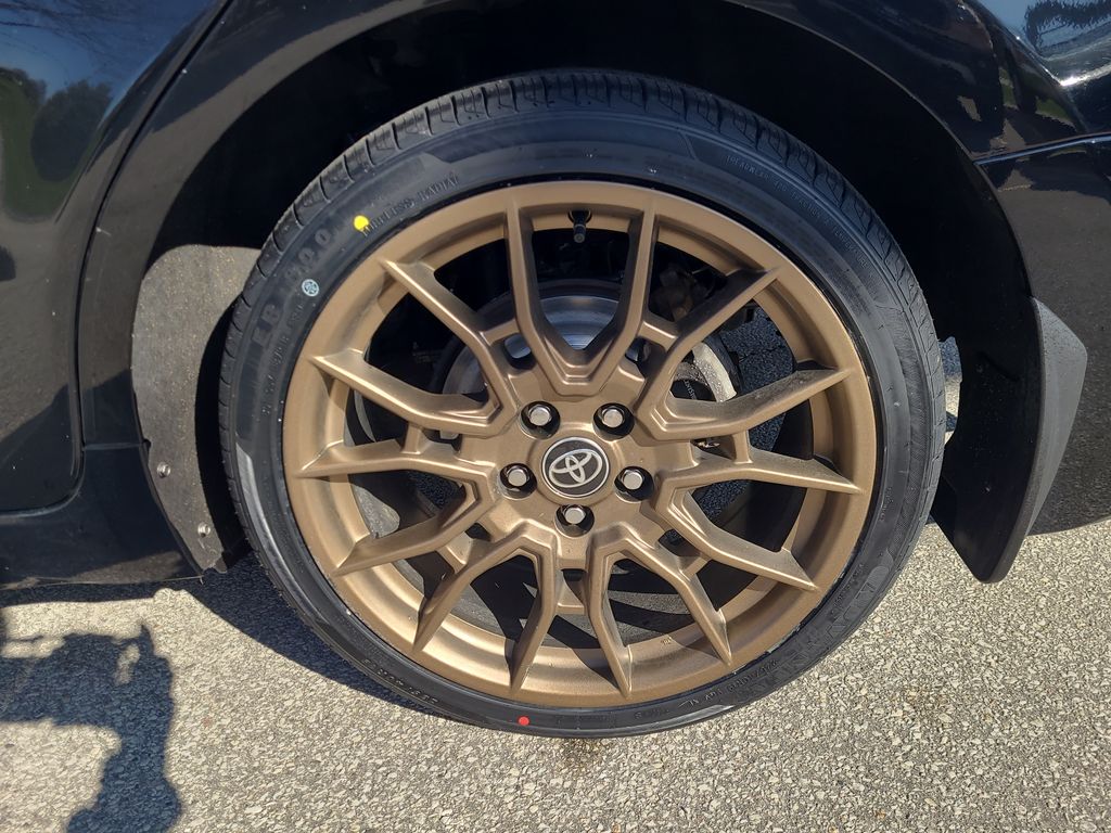 Vehicle image 25 of 27
