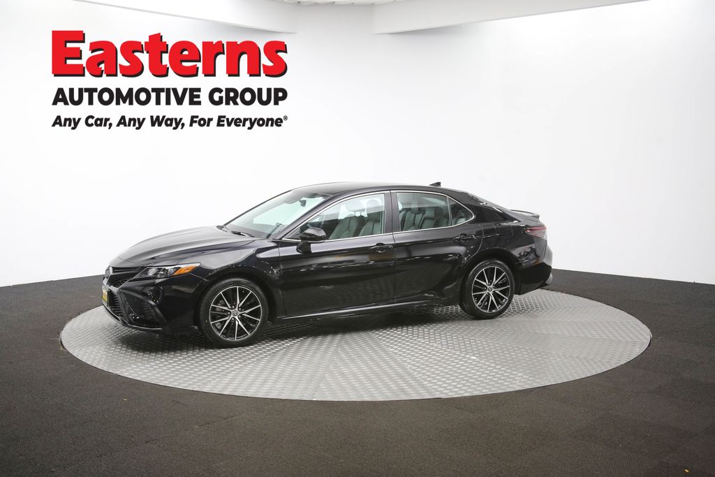 2023 Toyota Camry SE Image 2 of 55