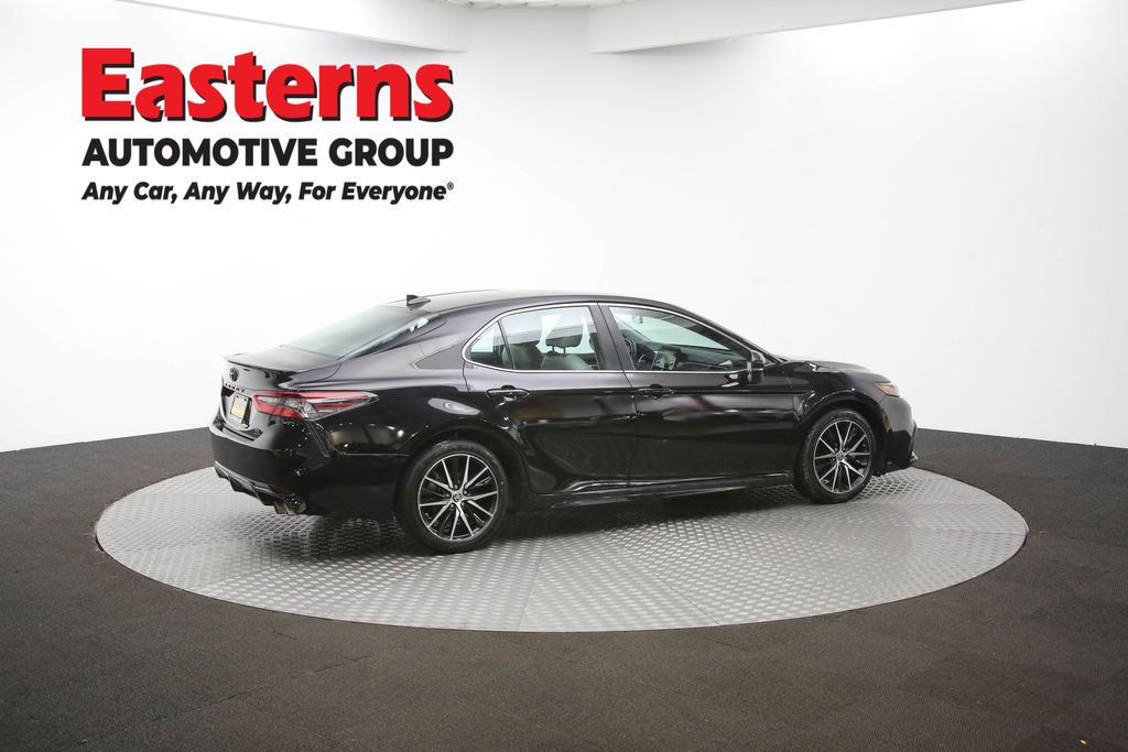 2023 Toyota Camry SE Image 18 of 55