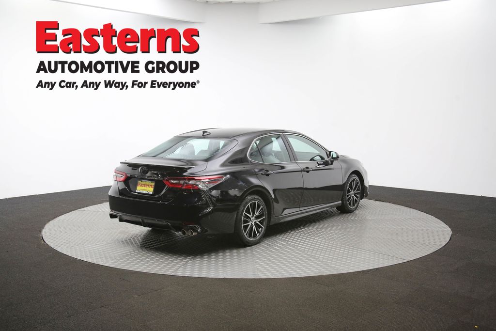 2023 Toyota Camry SE Image 17 of 55