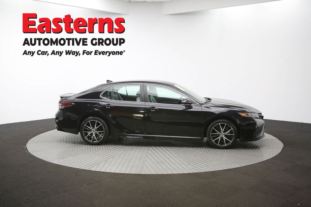 2023 Toyota Camry SE Image 16 of 55