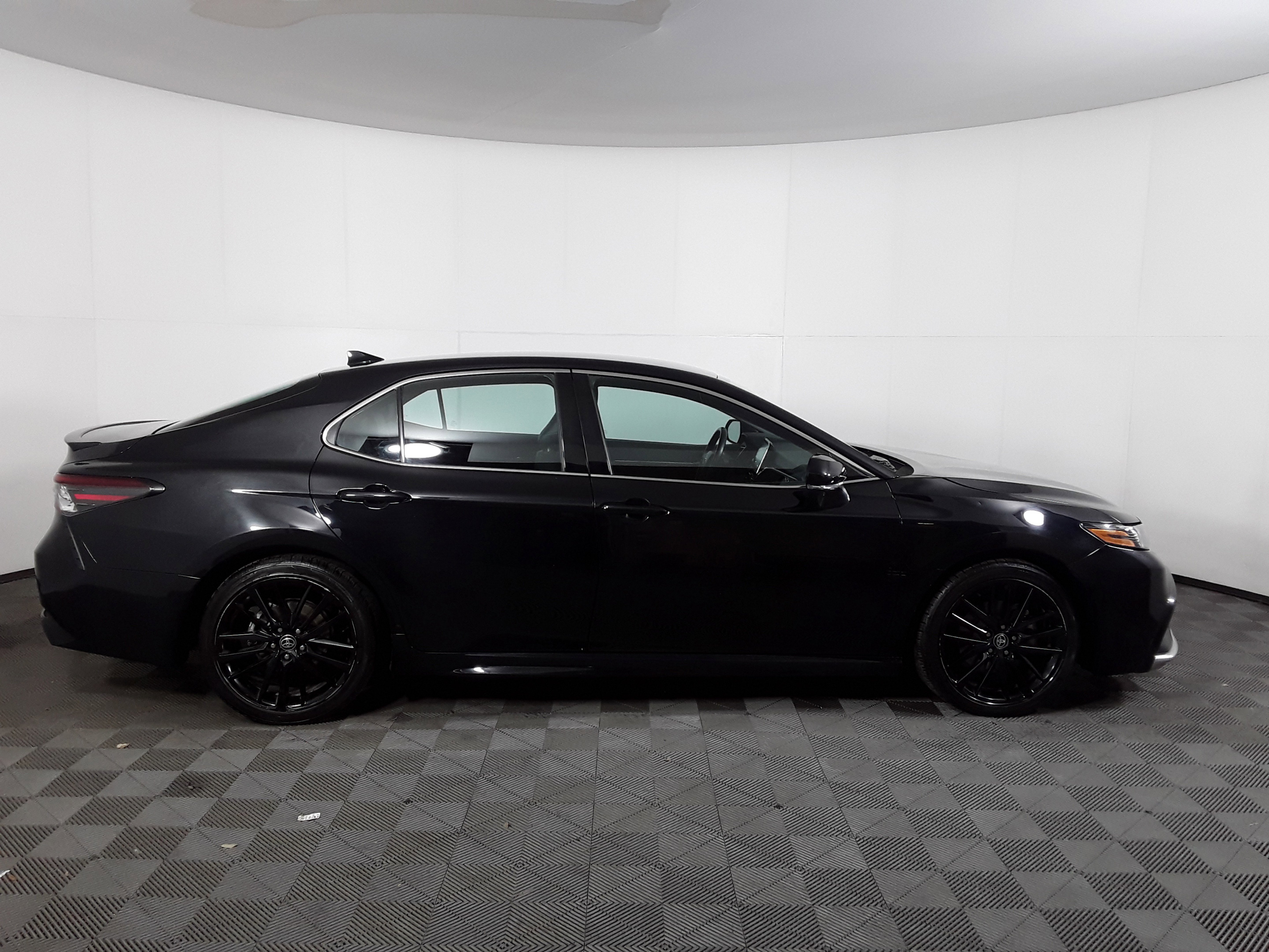 Vehicle image 4 of 22