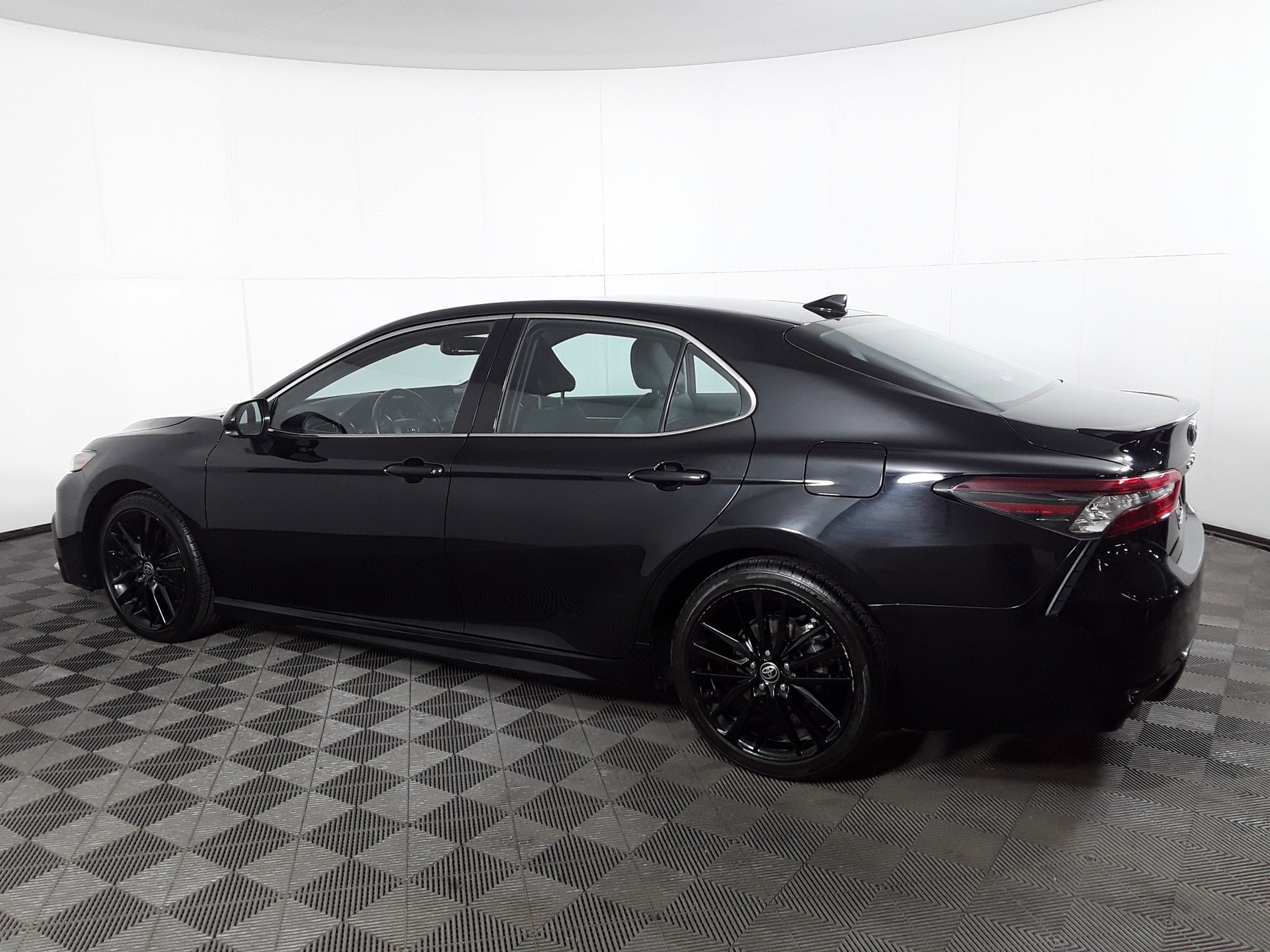 Vehicle image 5 of 22