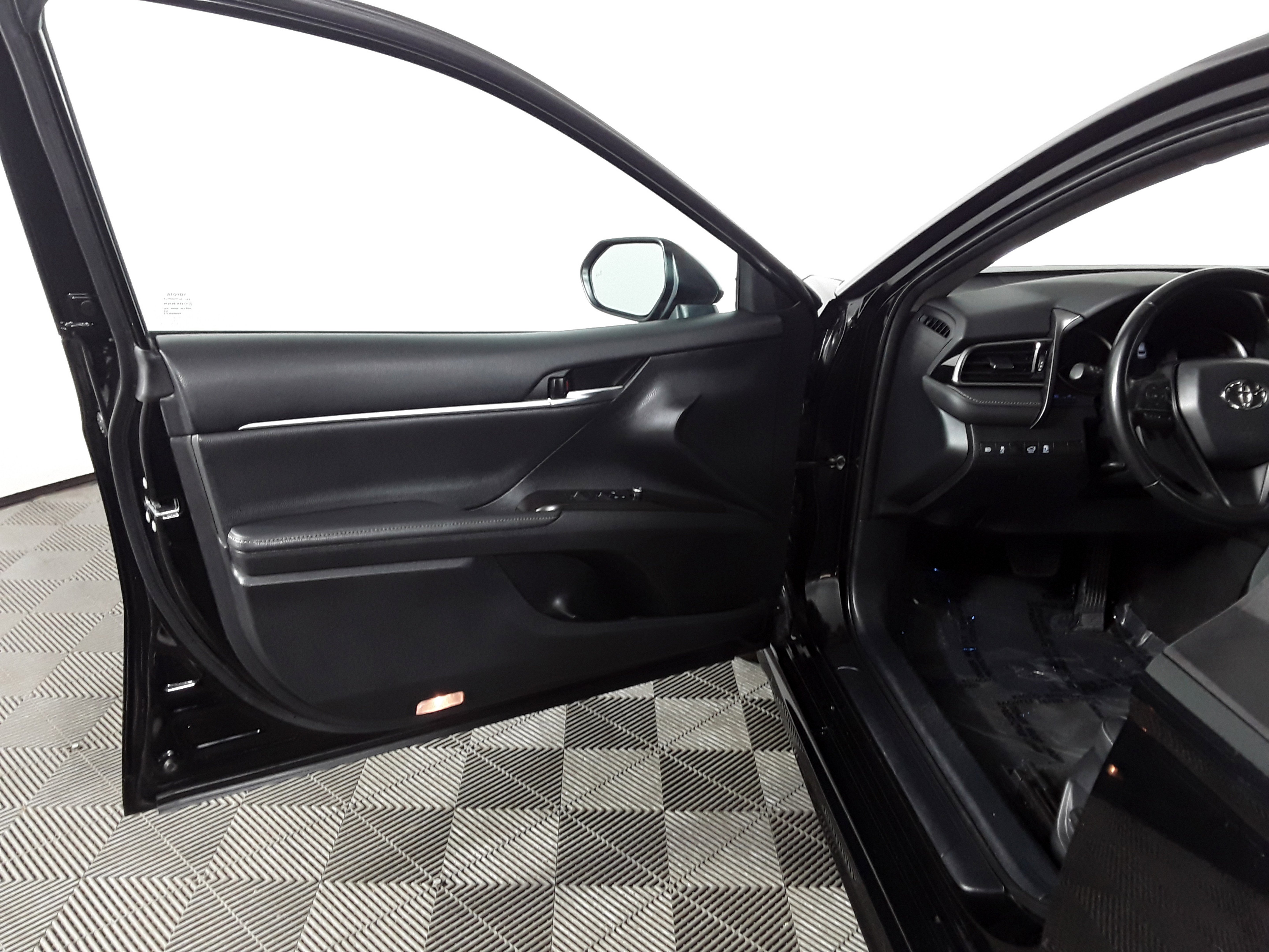Vehicle image 19 of 22