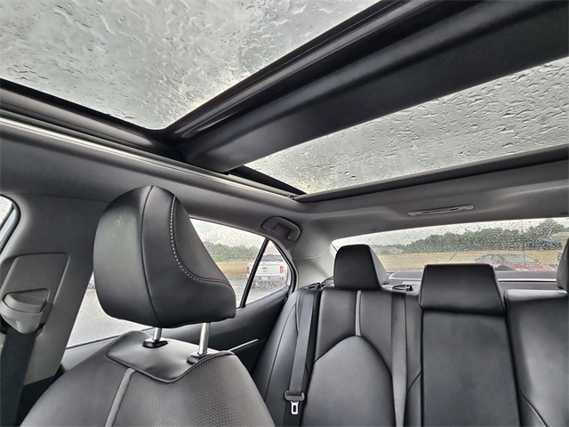 Vehicle image 27 of 30