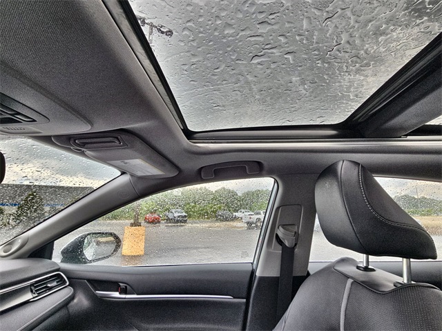 Vehicle image 26 of 30