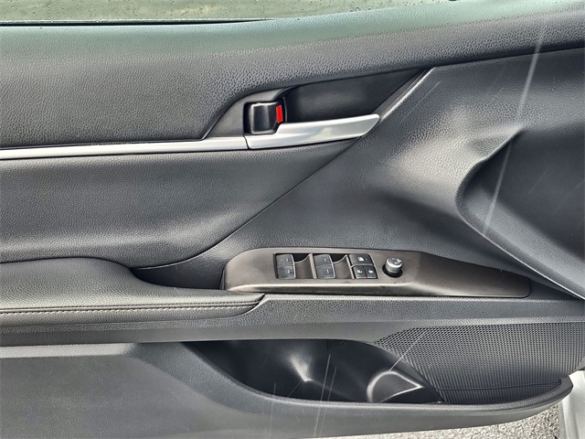 Vehicle image 19 of 30