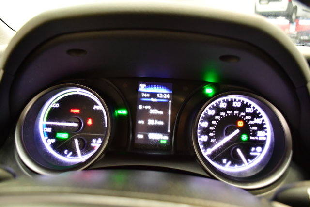 2023 Toyota Camry Hybrid SE Nightshade Image 18 of 35