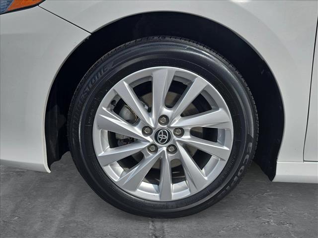 Vehicle image 23 of 24