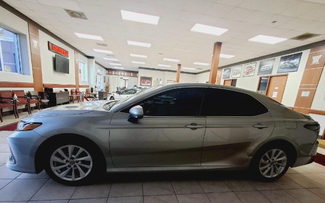 Vehicle image 6 of 18
