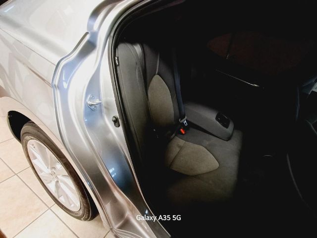 Vehicle image 14 of 18