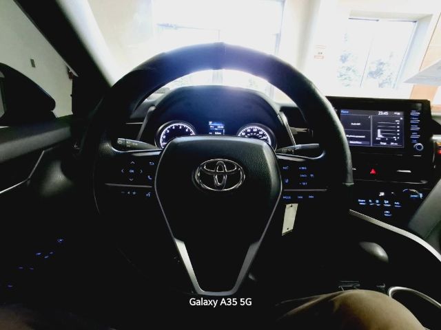 Vehicle image 9 of 18