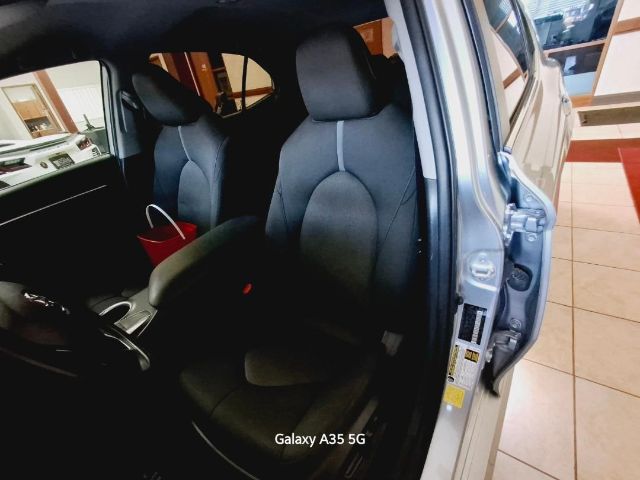 Vehicle image 8 of 18