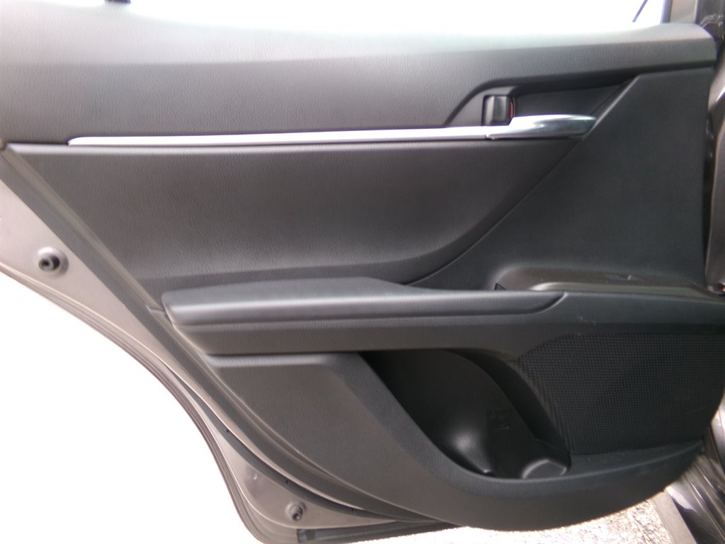 Vehicle image 10 of 39