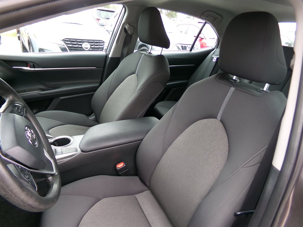 Vehicle image 14 of 39