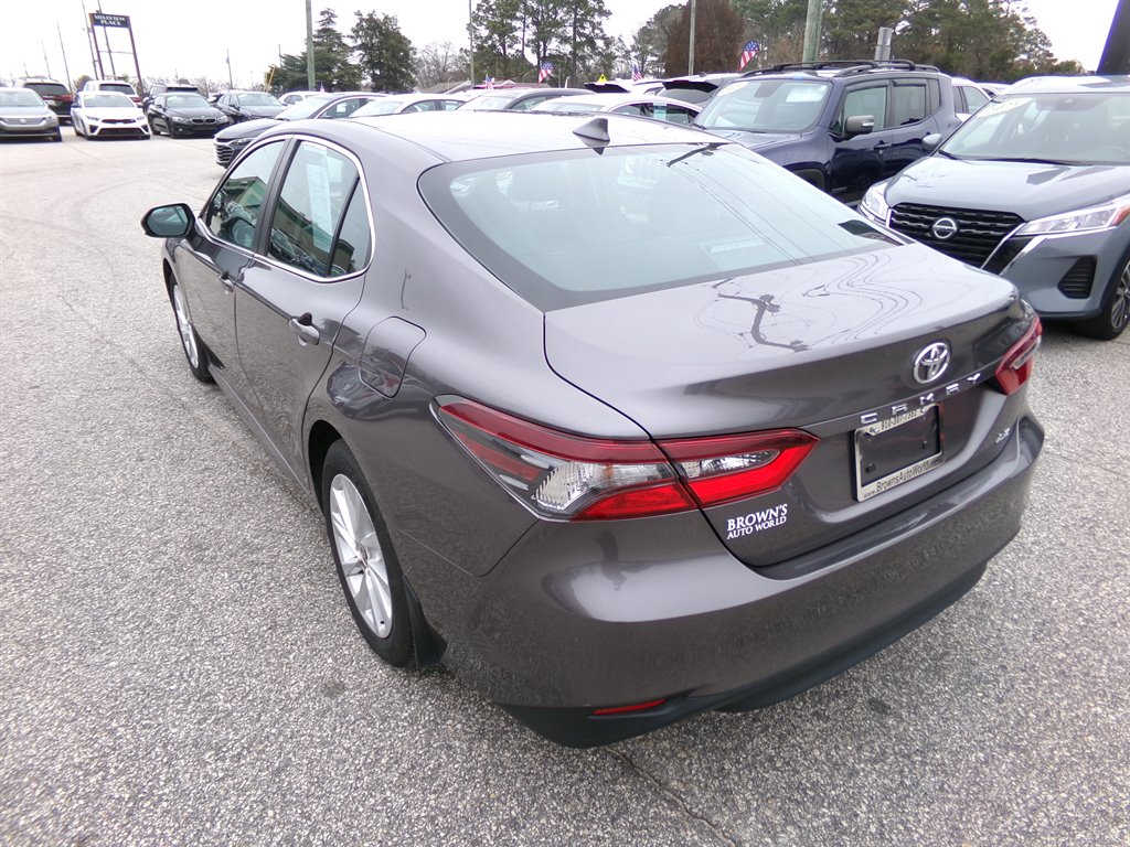 Vehicle image 8 of 39
