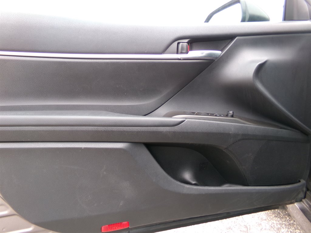 Vehicle image 9 of 39