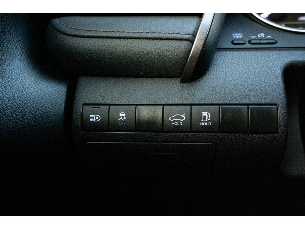 Vehicle image 21 of 31