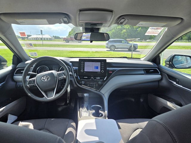 Vehicle image 14 of 15