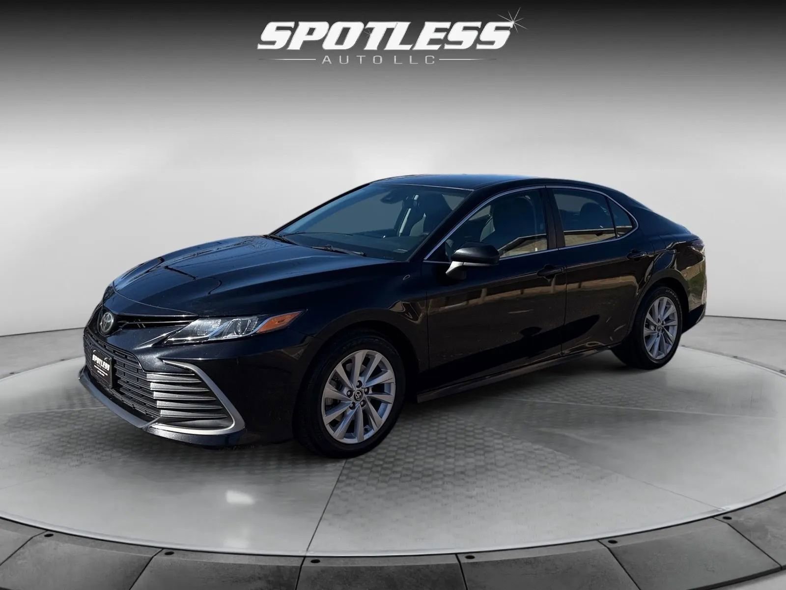 2023 Toyota Camry LE Image 1 of 27