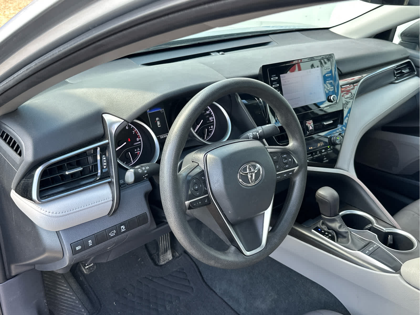 Vehicle image 27 of 51