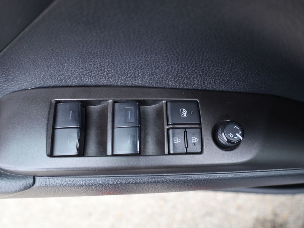 Vehicle image 23 of 36
