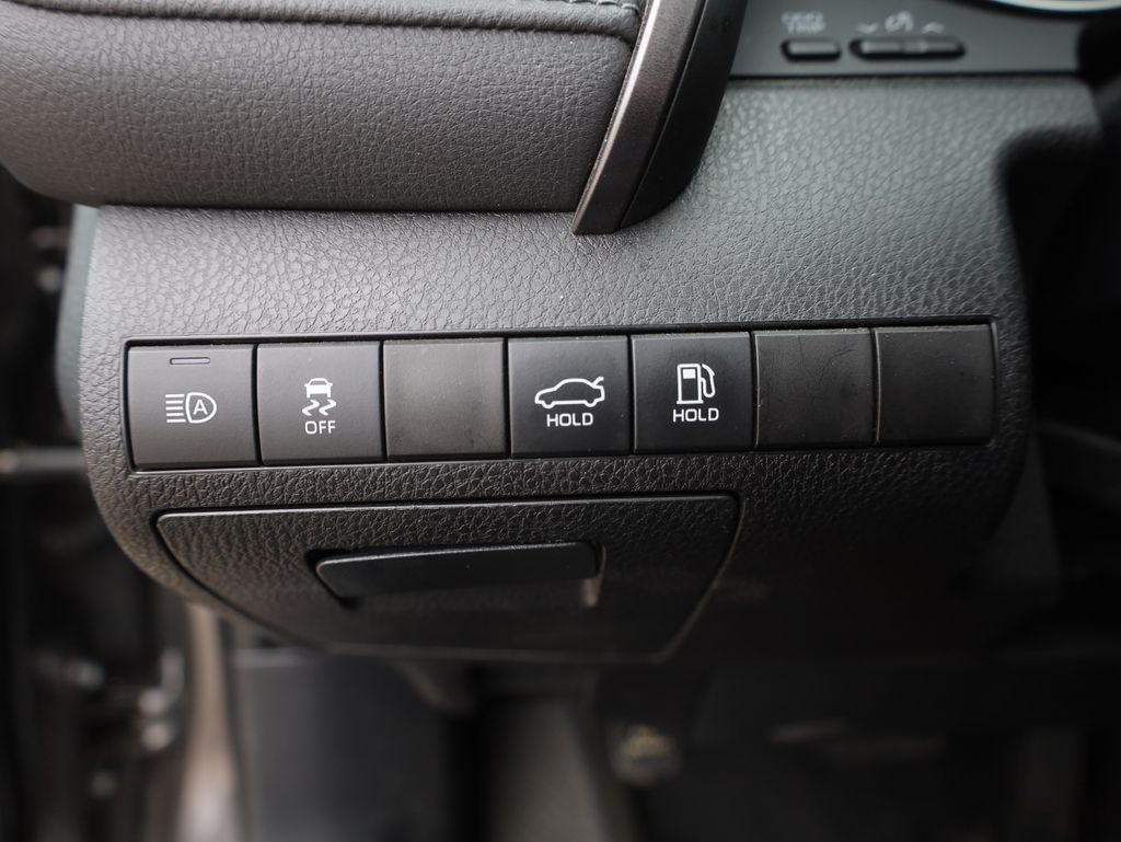 Vehicle image 25 of 36