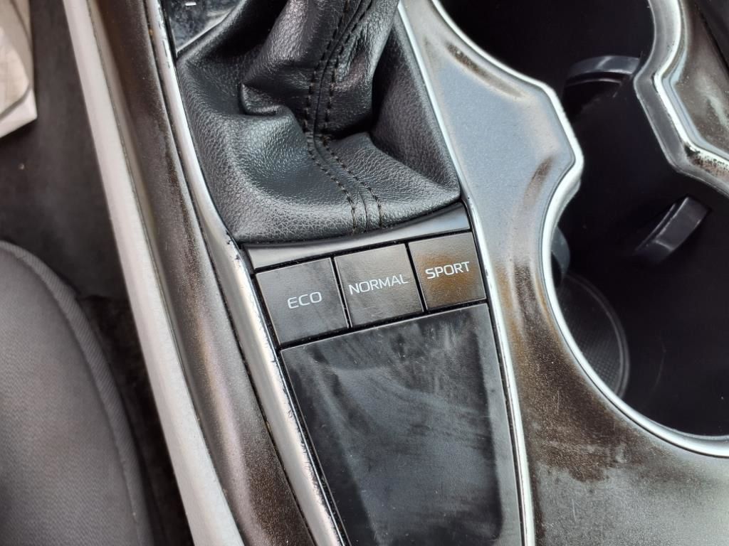 Vehicle image 23 of 27