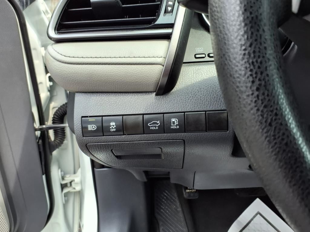 Vehicle image 22 of 27