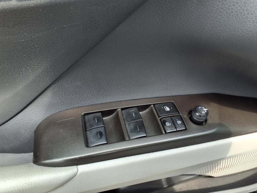 Vehicle image 21 of 27