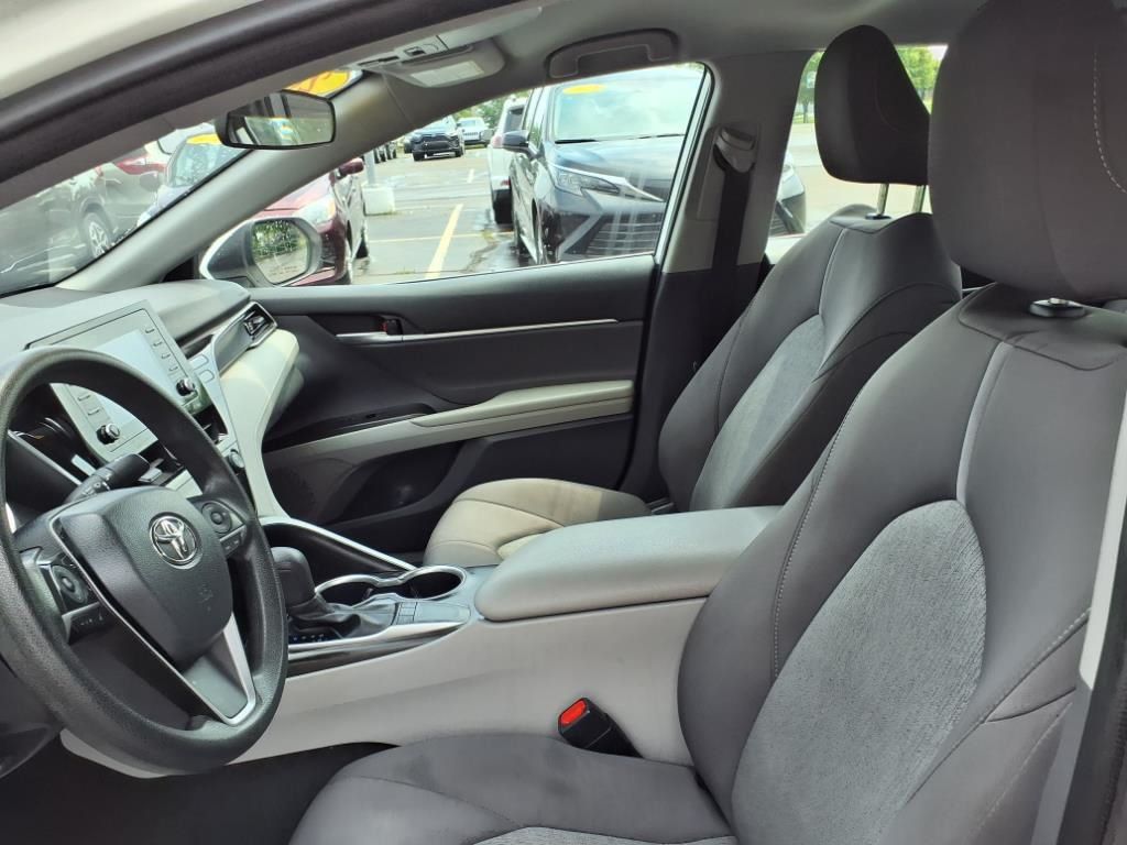 Vehicle image 10 of 27