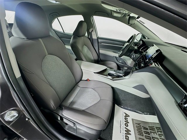 Vehicle image 17 of 30