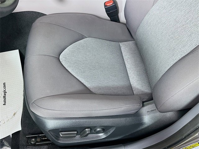 Vehicle image 16 of 30