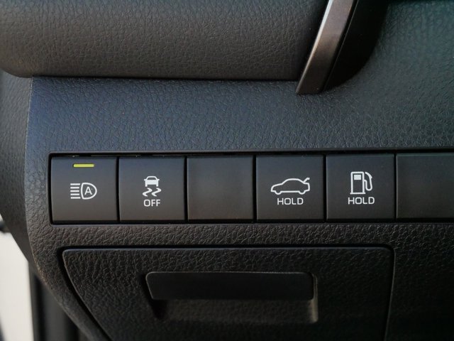Vehicle image 27 of 33