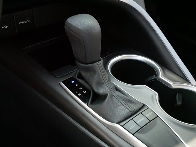 Vehicle image 24 of 33