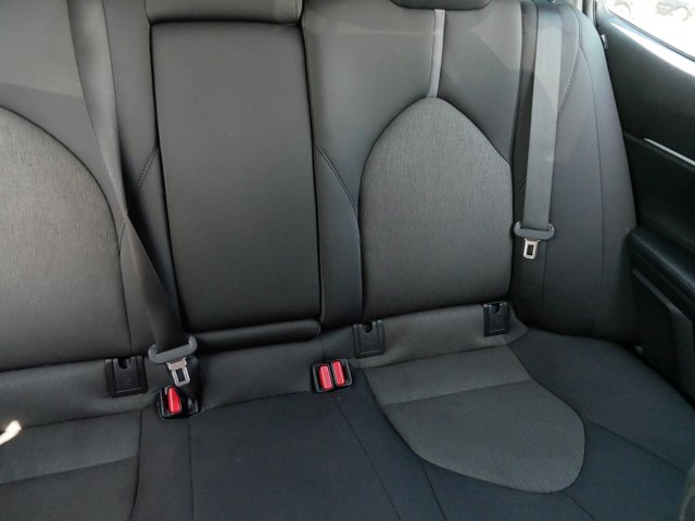 Vehicle image 14 of 33