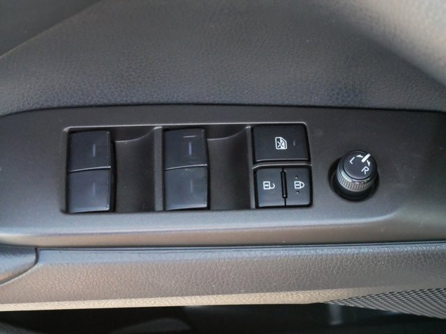 Vehicle image 19 of 33