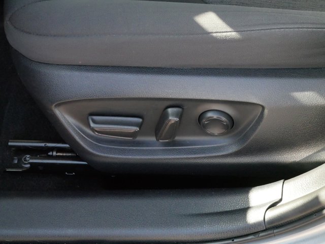 Vehicle image 20 of 33