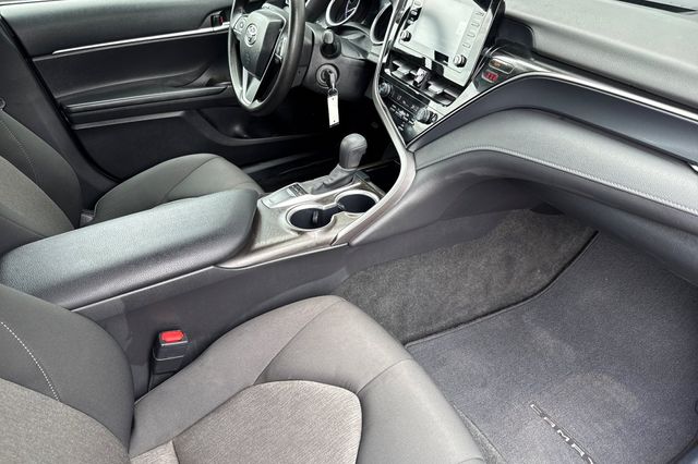 Vehicle image 19 of 34