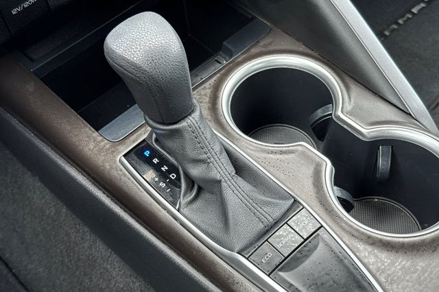 Vehicle image 25 of 34